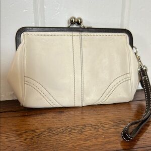 Vintage Coach SoHo Leather French Kiss Lock Wristlet